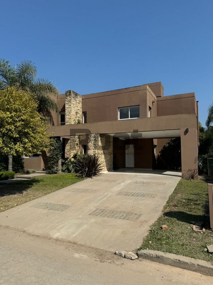 CASA EN COUNTRY DEL PILAR