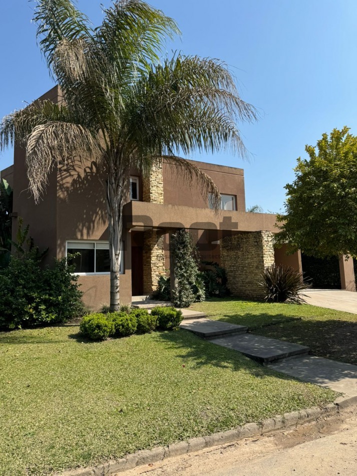 CASA EN COUNTRY DEL PILAR
